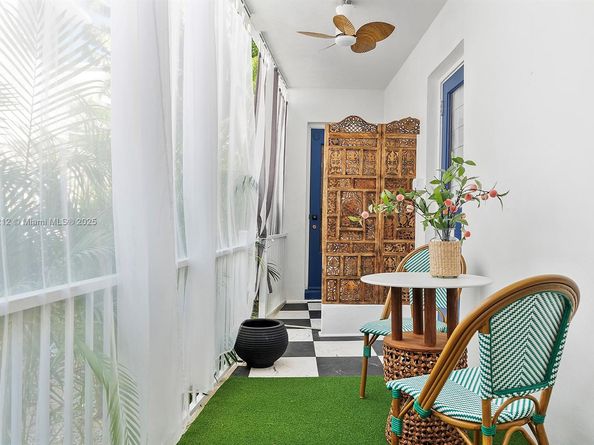 2858 Pine Tree Dr 4, Miami Beach FL 33140