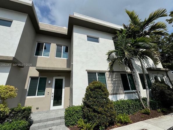 6472 NW 103rd Pl, Doral FL 33178