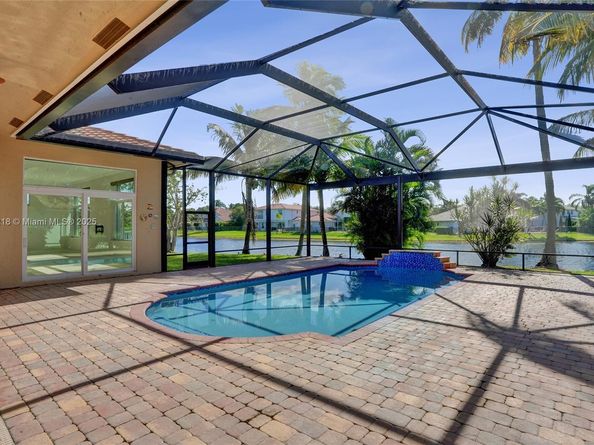2715 Edgewater Ct, Weston FL 33332