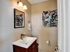 2715 Edgewater Ct, Weston FL 33332