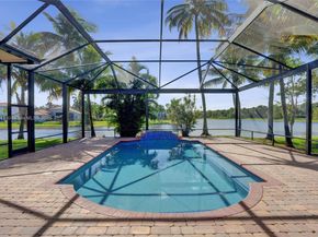 2715 Edgewater Ct, Weston FL 33332