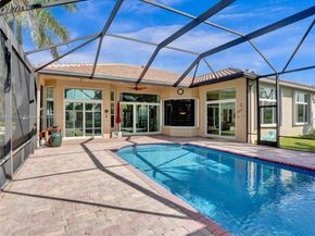 2715 Edgewater Ct, Weston FL 33332