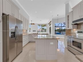 2715 Edgewater Ct, Weston FL 33332