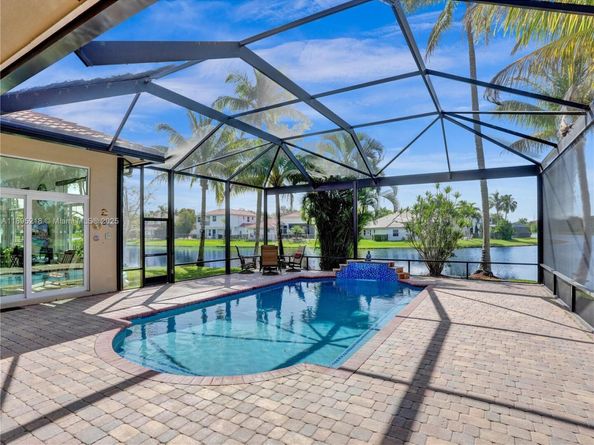 2715 Edgewater Ct, Weston FL 33332