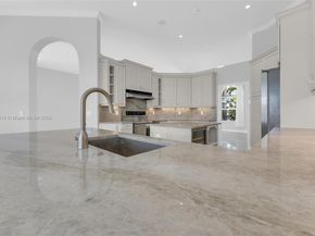 2715 Edgewater Ct, Weston FL 33332
