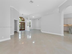 2715 Edgewater Ct, Weston FL 33332