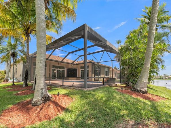 2715 Edgewater Ct, Weston FL 33332