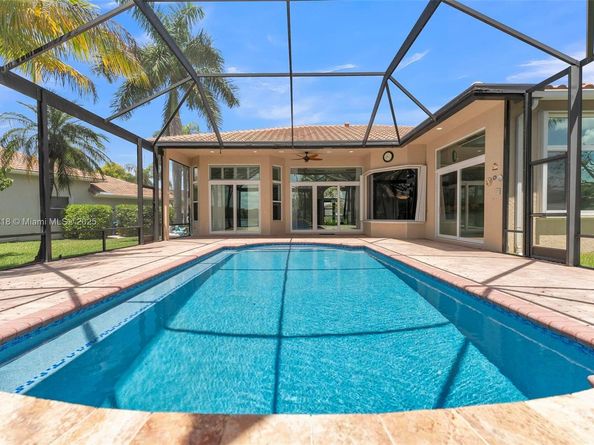 2715 Edgewater Ct, Weston FL 33332