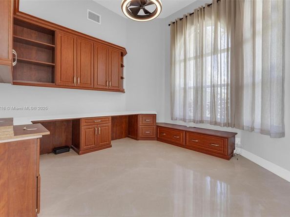 2715 Edgewater Ct, Weston FL 33332