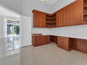 2715 Edgewater Ct, Weston FL 33332