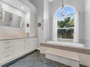 2715 Edgewater Ct, Weston FL 33332
