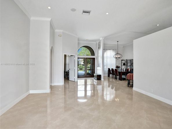 2715 Edgewater Ct, Weston FL 33332