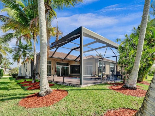 2715 Edgewater Ct, Weston FL 33332