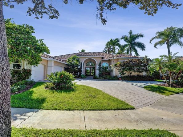 2715 Edgewater Ct, Weston FL 33332