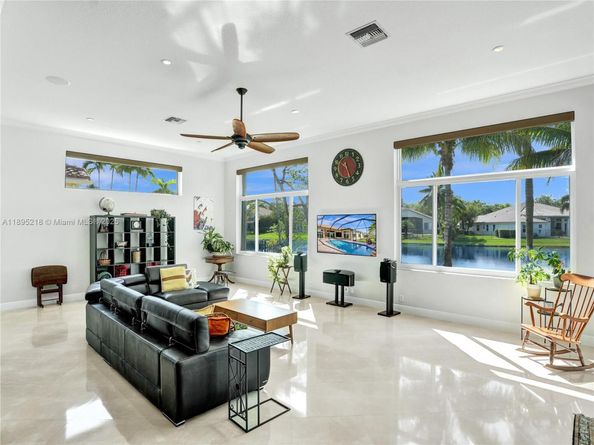 2715 Edgewater Ct, Weston FL 33332