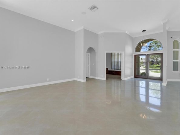 2715 Edgewater Ct, Weston FL 33332