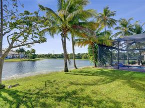 2715 Edgewater Ct, Weston FL 33332