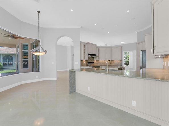 2715 Edgewater Ct, Weston FL 33332