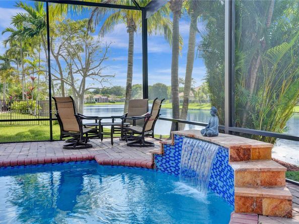 2715 Edgewater Ct, Weston FL 33332