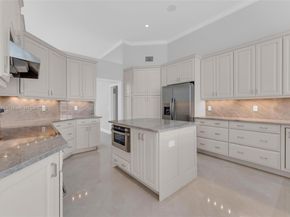 2715 Edgewater Ct, Weston FL 33332