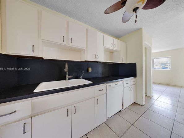 6721 Simms St, Hollywood FL 33024