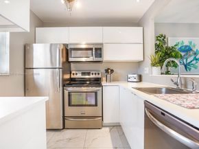 5121 W Oakland Park Blvd 205, Lauderdale Lakes FL 33313