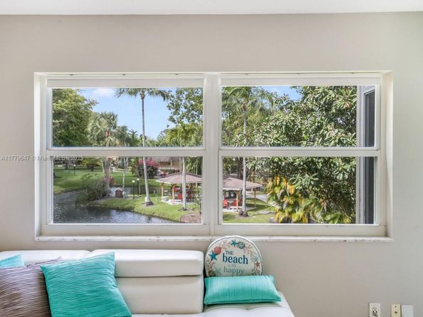 5121 W Oakland Park Blvd 205, Lauderdale Lakes FL 33313