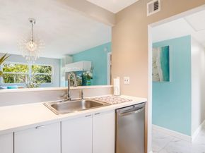 5121 W Oakland Park Blvd 205, Lauderdale Lakes FL 33313