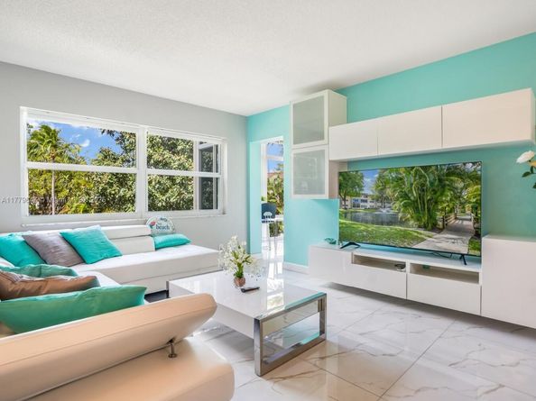 5121 W Oakland Park Blvd 205, Lauderdale Lakes FL 33313