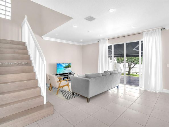1447 NW 159th Ln, Pembroke Pines FL 33028