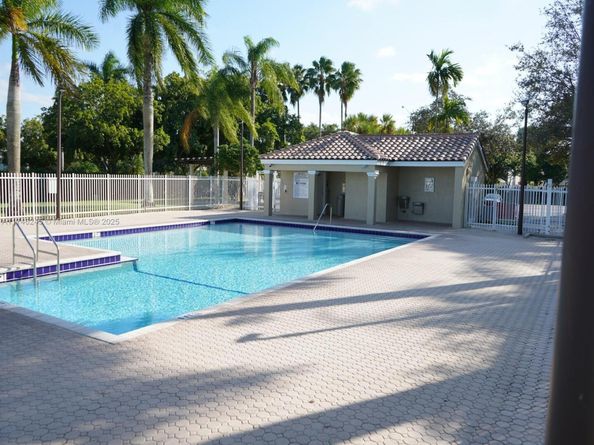 1447 NW 159th Ln, Pembroke Pines FL 33028