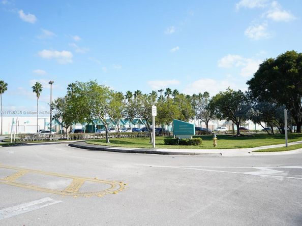 1447 NW 159th Ln, Pembroke Pines FL 33028