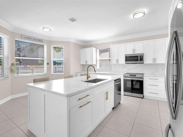 1447 NW 159th Ln, Pembroke Pines FL 33028