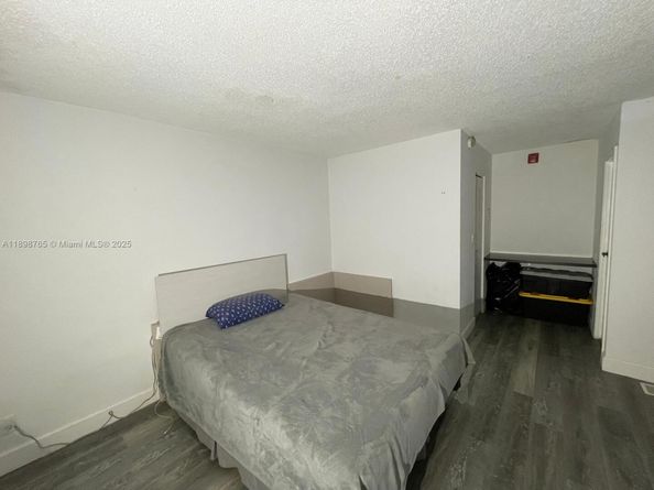 18101 NW 68th Ave E201, Hialeah FL 33015