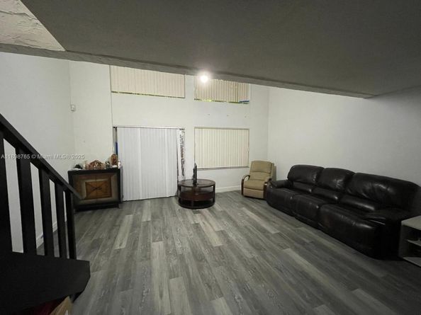 18101 NW 68th Ave E201, Hialeah FL 33015