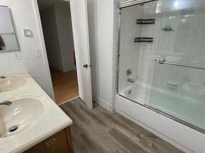 8237 NW 8th Ct 4, Plantation FL 33324