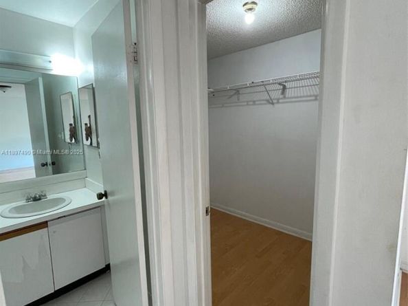 8237 NW 8th Ct 4, Plantation FL 33324
