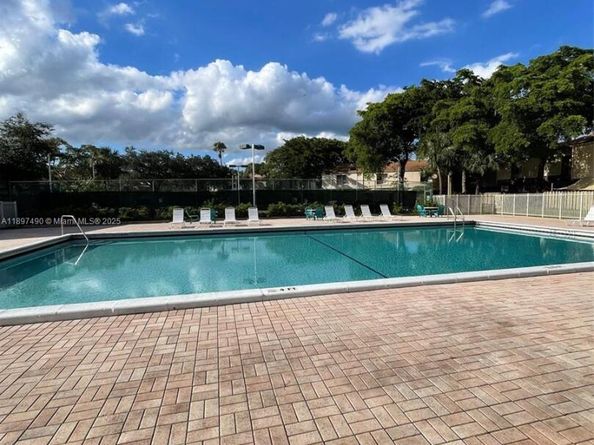 8237 NW 8th Ct 4, Plantation FL 33324