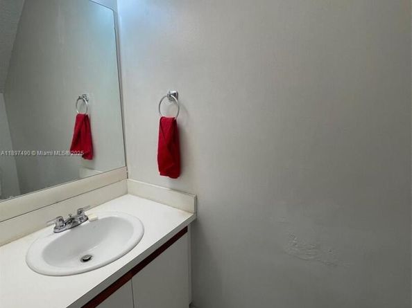 8237 NW 8th Ct 4, Plantation FL 33324