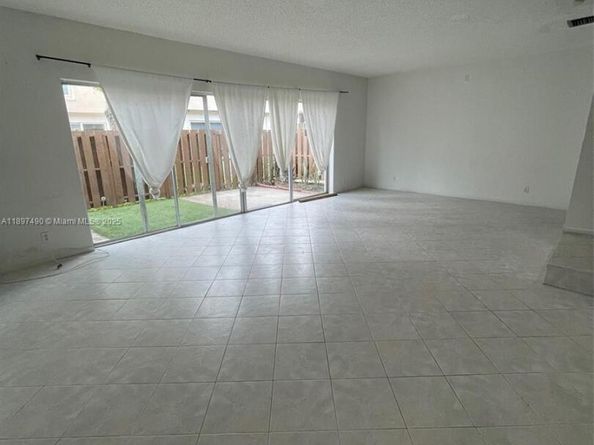 8237 NW 8th Ct 4, Plantation FL 33324