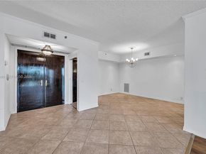 20281 E Country Club Dr 210, Aventura FL 33180