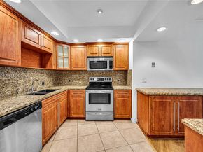 20281 E Country Club Dr 210, Aventura FL 33180