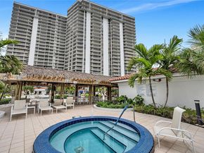 20281 E Country Club Dr 210, Aventura FL 33180