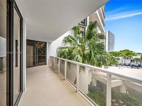 20281 E Country Club Dr 210, Aventura FL 33180