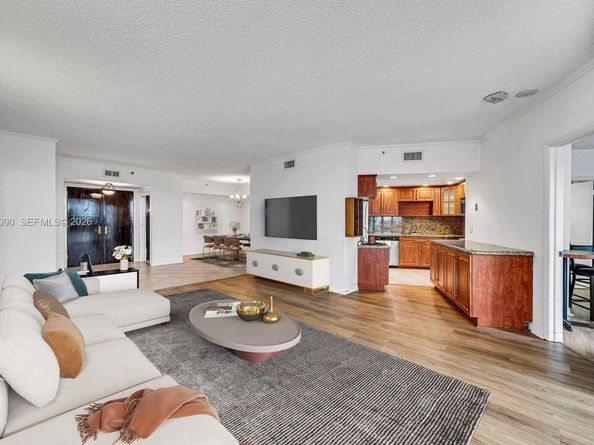 20281 E Country Club Dr 210, Aventura FL 33180