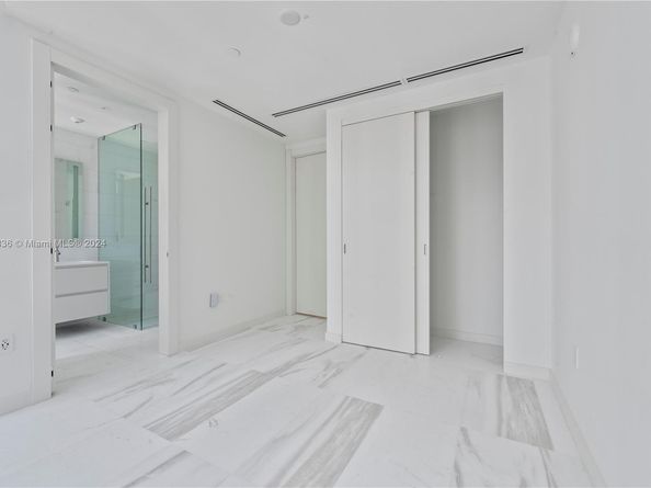 300 Biscayne Blvd Way 2702, Miami FL 33131