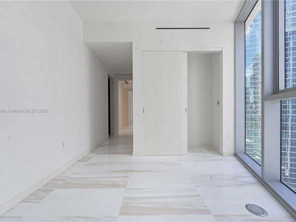 300 Biscayne Blvd Way 2702, Miami FL 33131