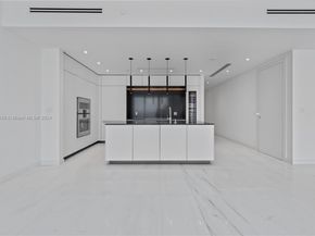 300 Biscayne Blvd Way 2702, Miami FL 33131