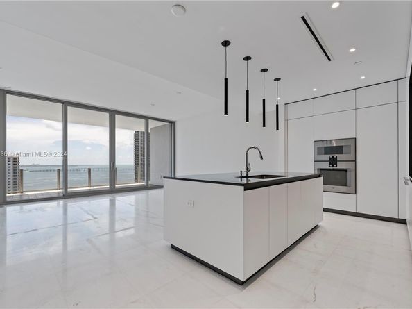 300 Biscayne Blvd Way 2702, Miami FL 33131