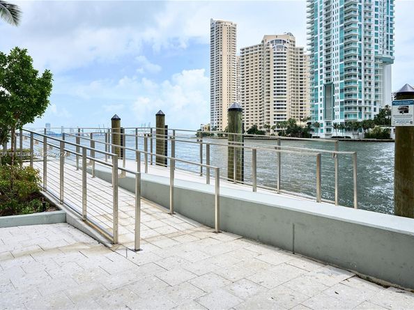 300 Biscayne Blvd Way 2702, Miami FL 33131